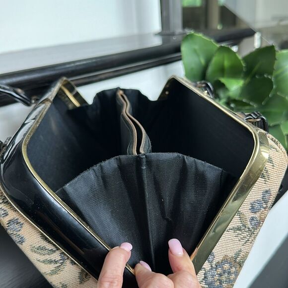 Dover vintage tapestry needlepoint floral satchel hinge top purse - Picture 9 of 10